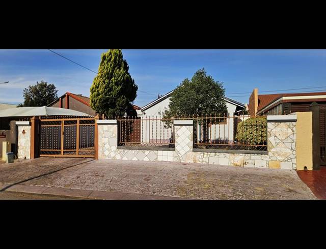 2 BEDROOM HOUSE FOR SALE IN MABOPANE UNIT M